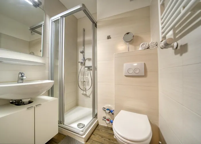 - Haus G, App 0g0811 *